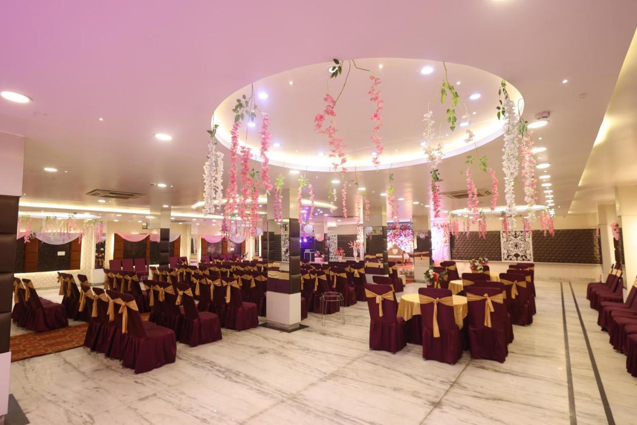 Hotel The Leaf - Gomti Nagar Lucknow Exterior foto
