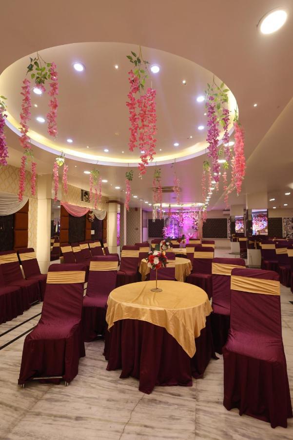 Hotel The Leaf - Gomti Nagar Lucknow Exterior foto
