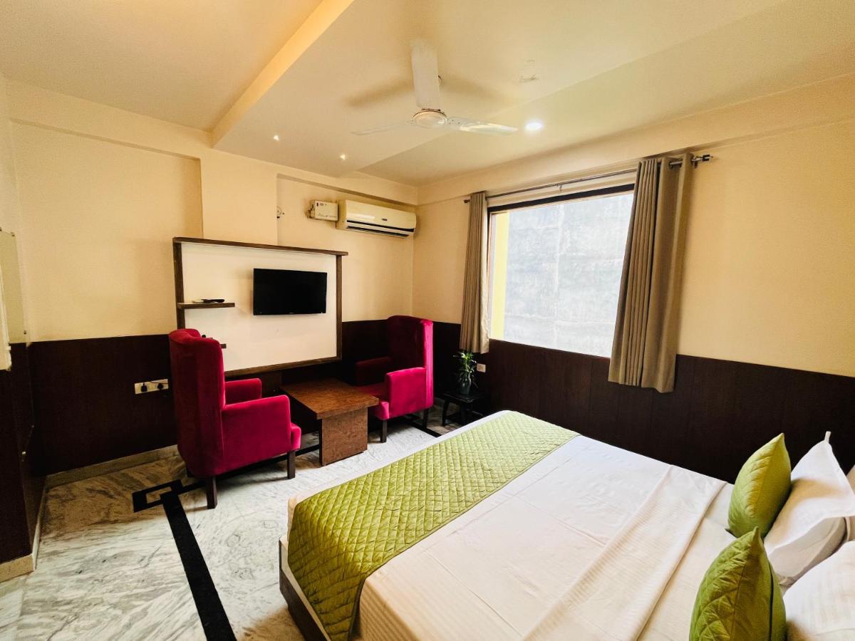 Hotel The Leaf - Gomti Nagar Lucknow Exterior foto