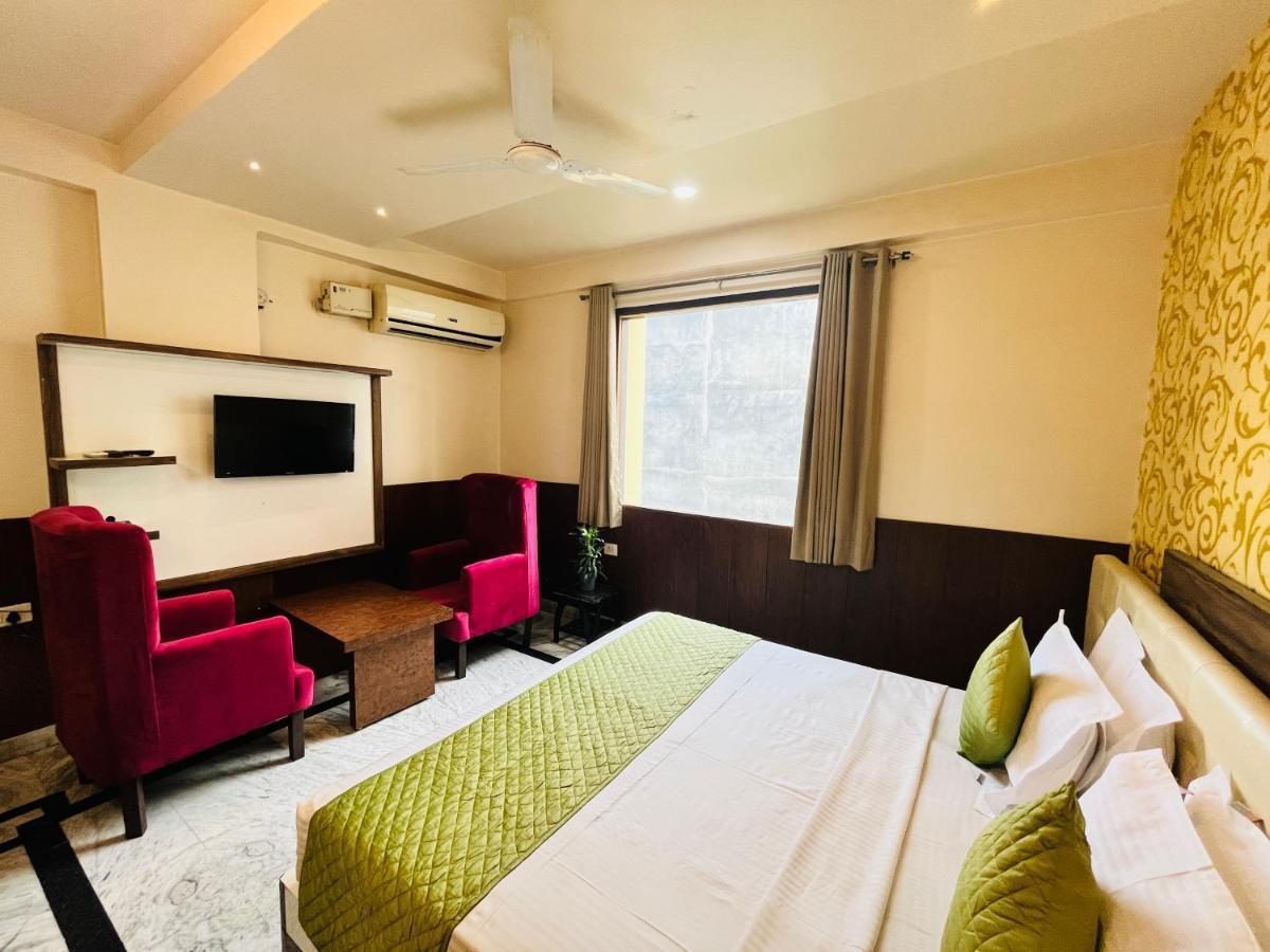 Hotel The Leaf - Gomti Nagar Lucknow Exterior foto