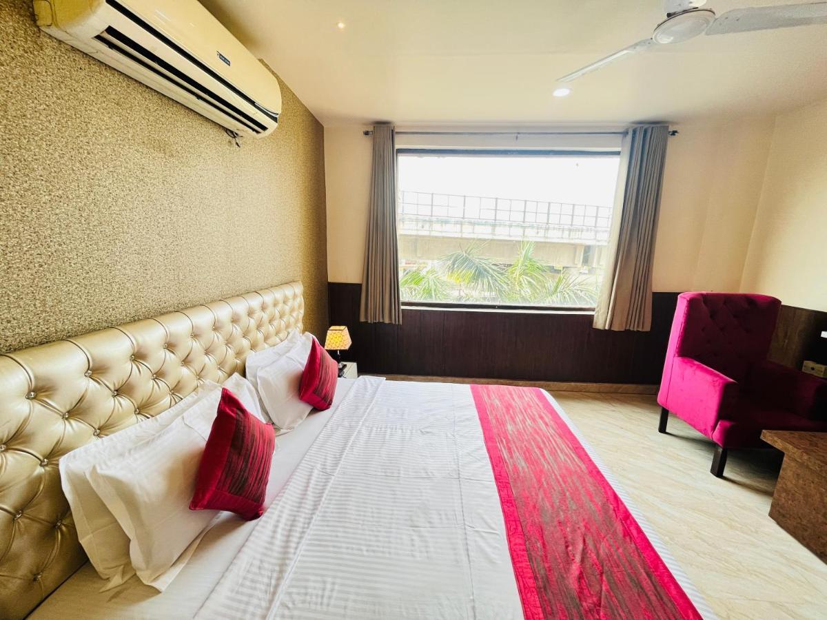 Hotel The Leaf - Gomti Nagar Lucknow Exterior foto