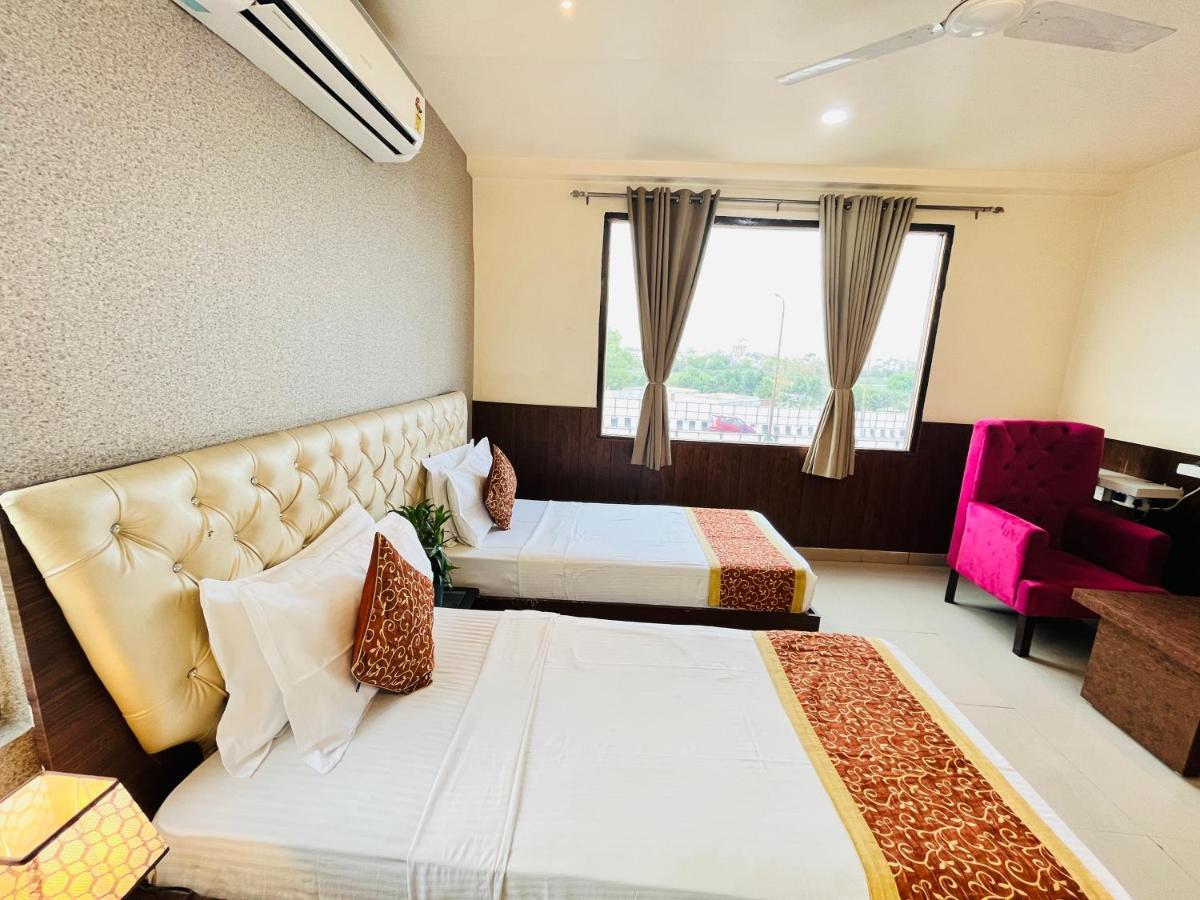 Hotel The Leaf - Gomti Nagar Lucknow Exterior foto