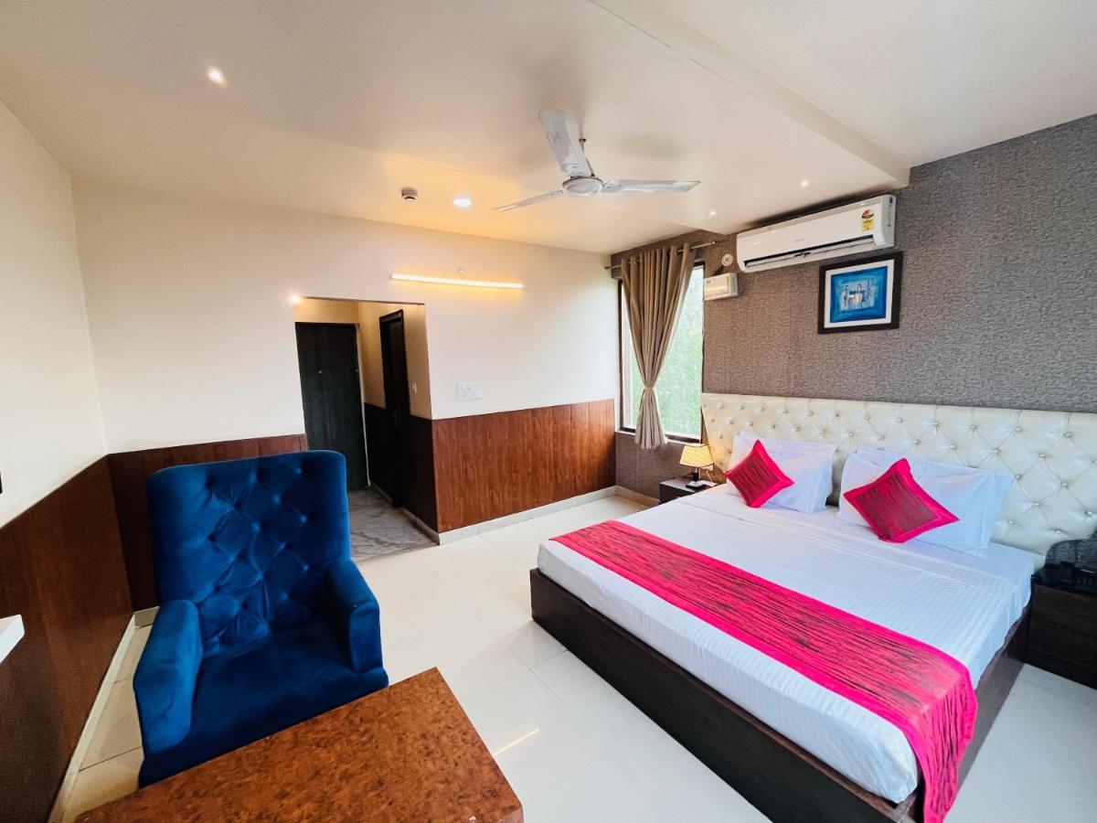 Hotel The Leaf - Gomti Nagar Lucknow Exterior foto