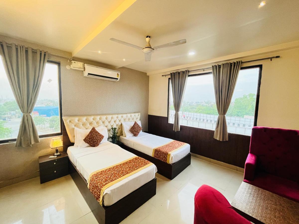 Hotel The Leaf - Gomti Nagar Lucknow Exterior foto