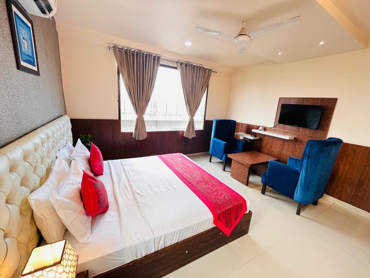 Hotel The Leaf - Gomti Nagar Lucknow Exterior foto