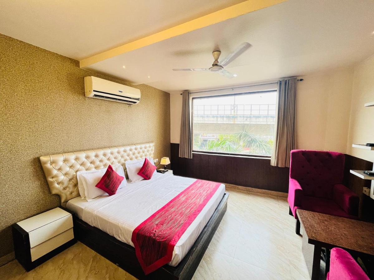 Hotel The Leaf - Gomti Nagar Lucknow Exterior foto
