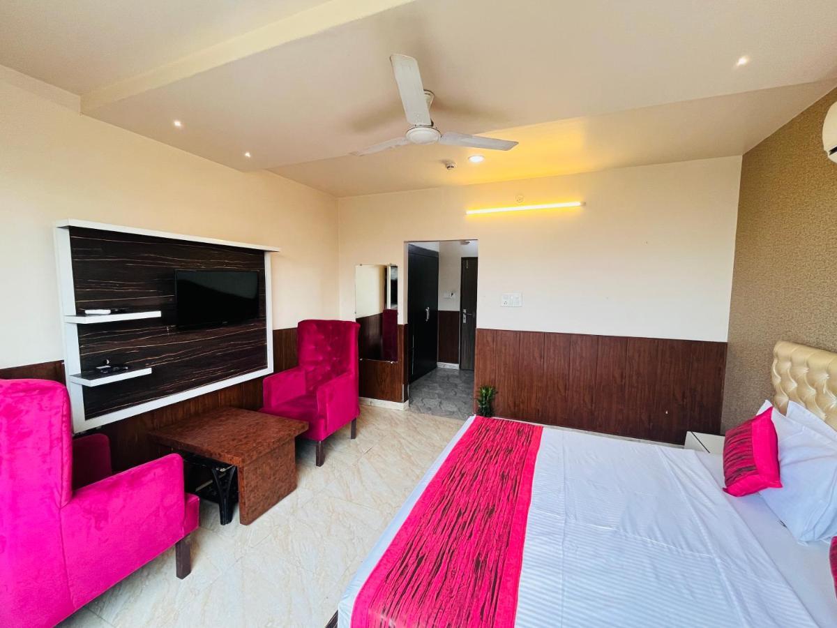 Hotel The Leaf - Gomti Nagar Lucknow Exterior foto